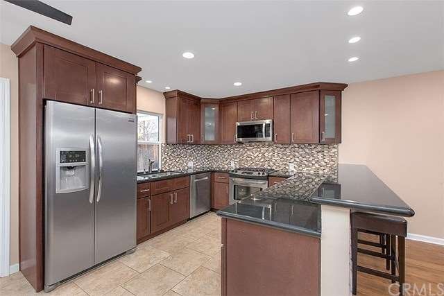 Fabulous Gourmet Chef's Kitchen with granite count