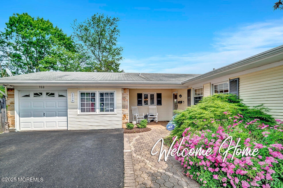 153LloydFront