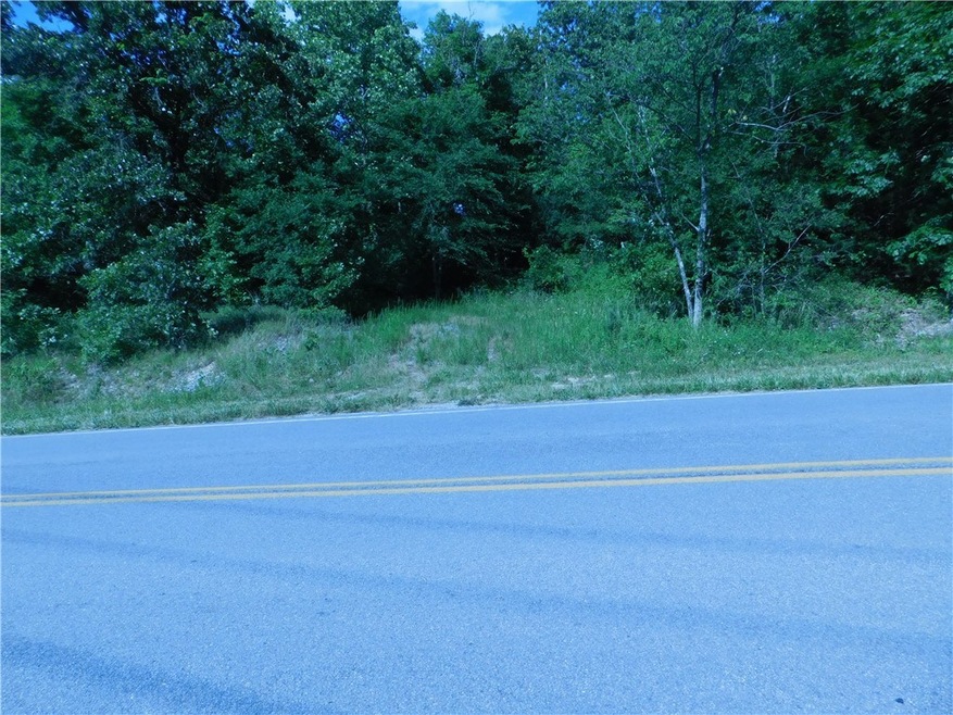 Entry into Howick Cr off Bethnal Rd