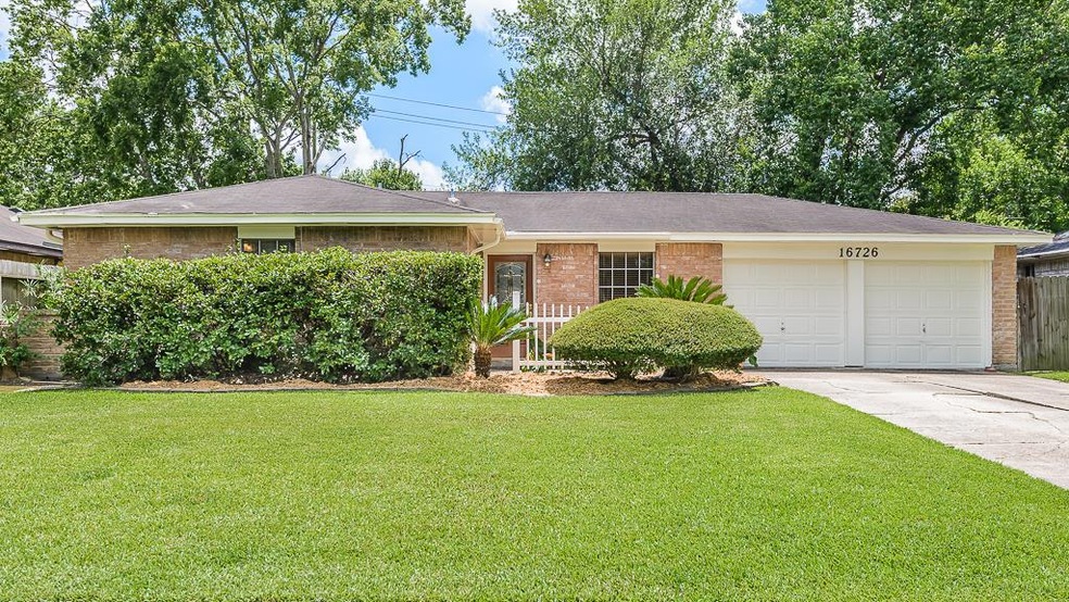 16726 David Glen Dr, Friendswood, TX 77546 - photo 1