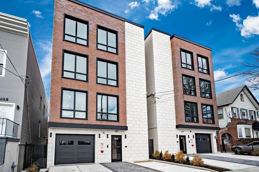 Sold $955,000 • Co-Listing Agent