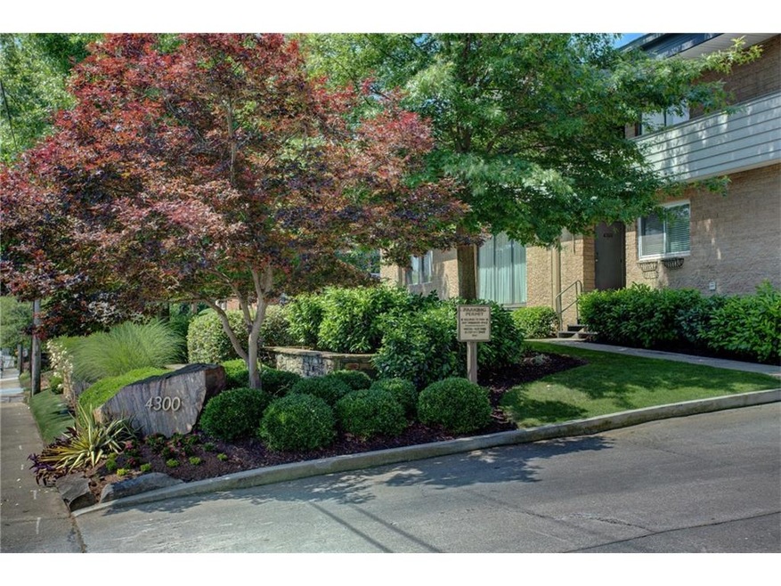 Unique condo in perfect location!