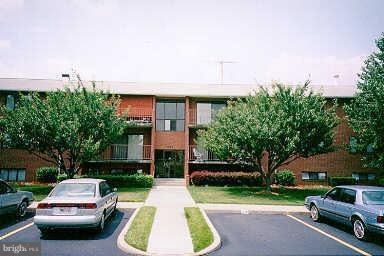 1633 Edgewood Place unit 202, Hagerstown, MD 21740 - photo 1