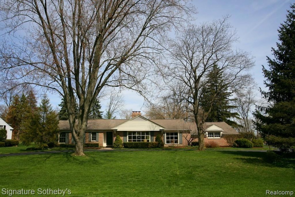 1141 Fox Chase Rd, Bloomfield Hills, MI 48301 - photo 1
