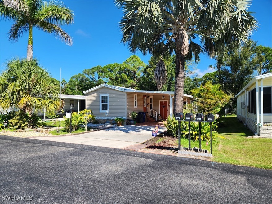 View of front of home featuring a front lawn and a