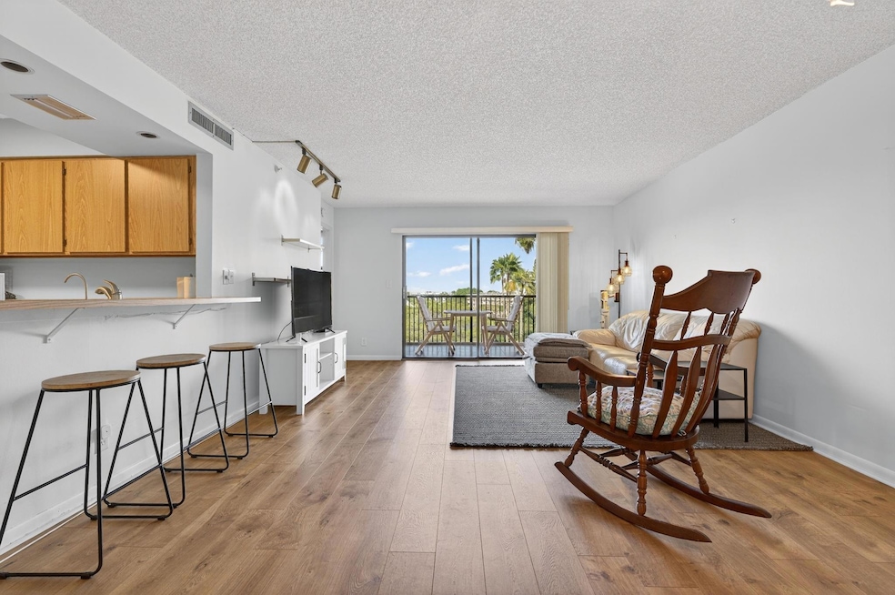 Cypress Bend unit 604, Pompano Beach, FL 33069 - photo 1