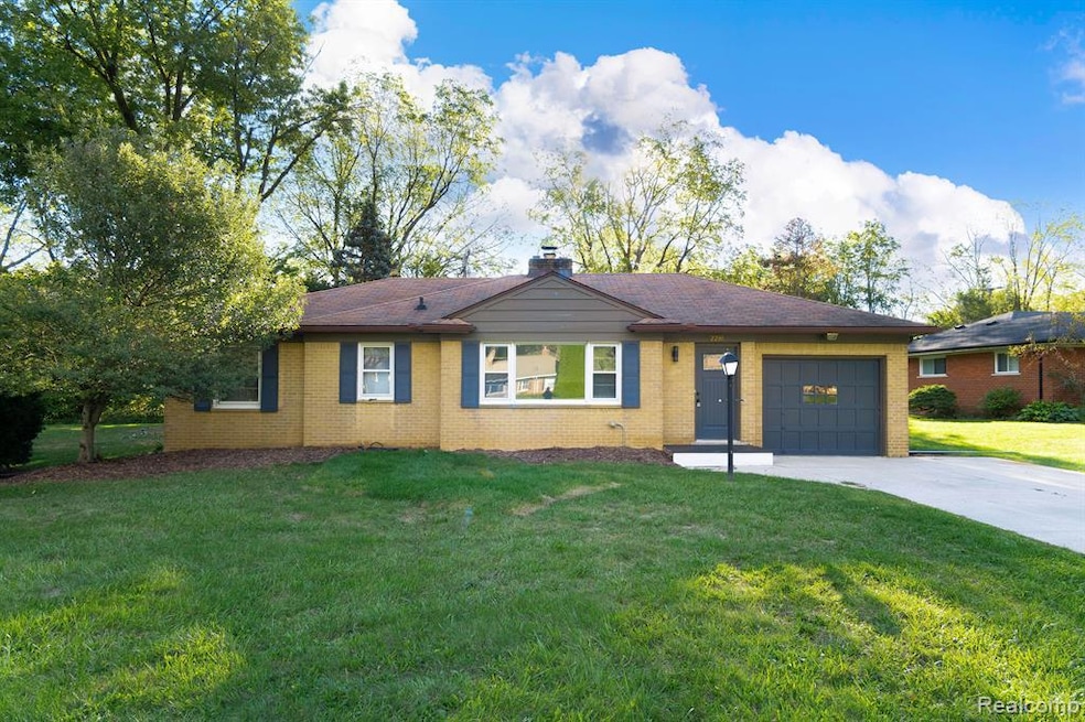 2281 Lancaster Rd, Bloomfield Hills, MI 48302 - photo 1