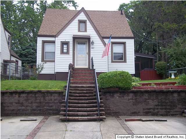 767 Bement Ave, Staten Island, NY 10310 - photo 1