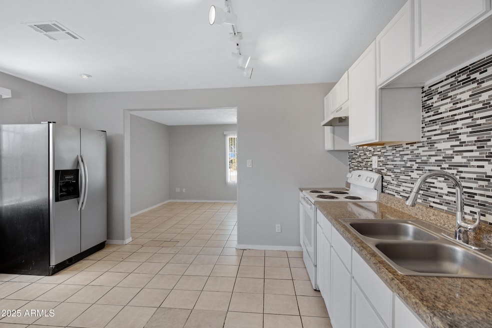 509 W 10th St-10