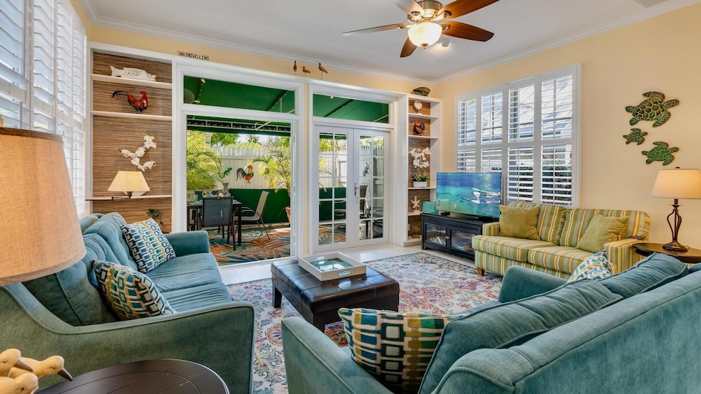 1-212 FLEMING ST living - 1