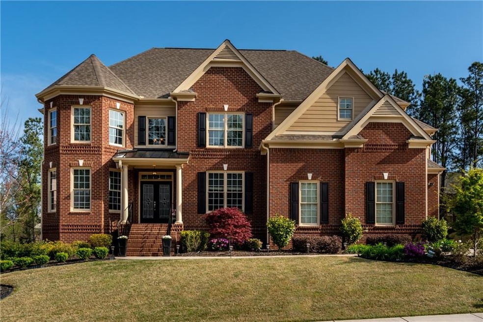 Beautiful executive home with all the upgrades! Th