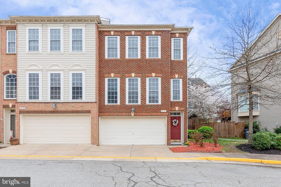 9141 Silvershadow Ct, Lorton, VA 22079 - photo 1