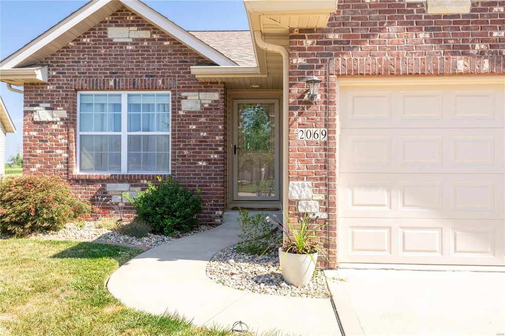 2069 Briarbend Ct, Maryville, IL 62062 - photo 1