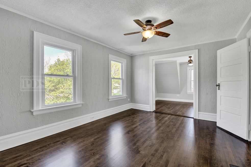 117 N Willow Rd, Elmhurst, IL 60126 - photo 1