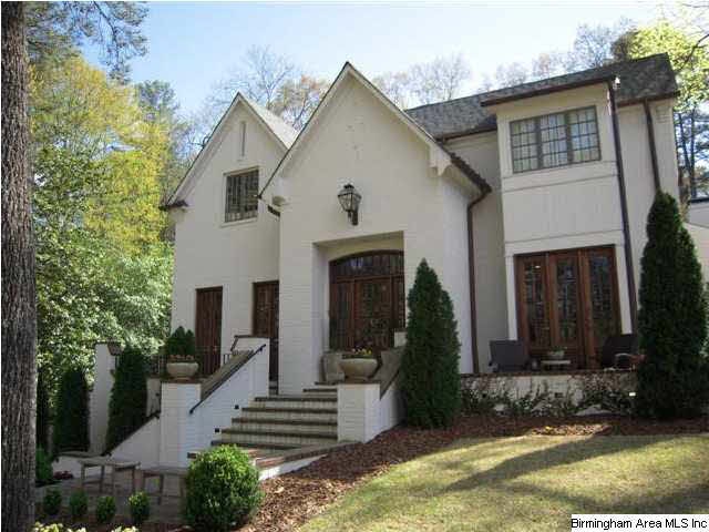 Fabulous Curb Appeal!