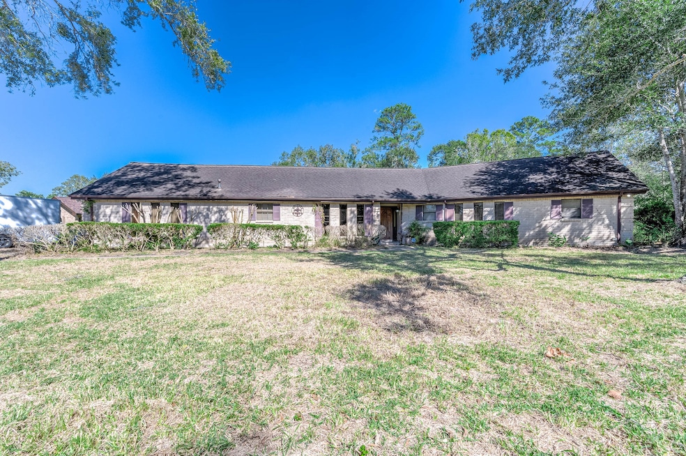 10 Kenny Ct, Alvin, TX 77511 - photo 1