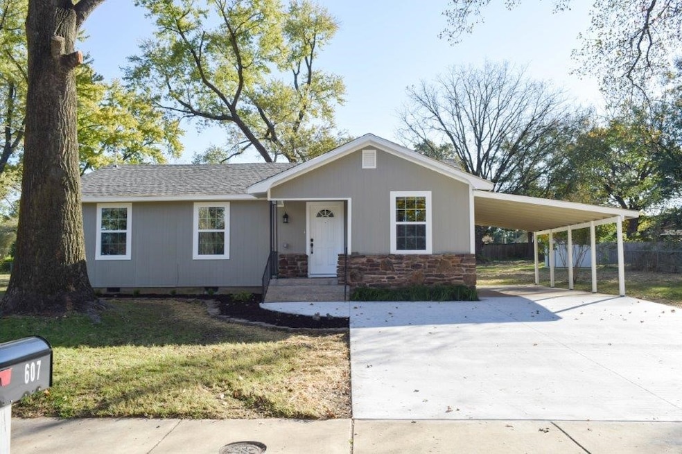 607 N 6th St, Rogers, AR 72756 - photo 1