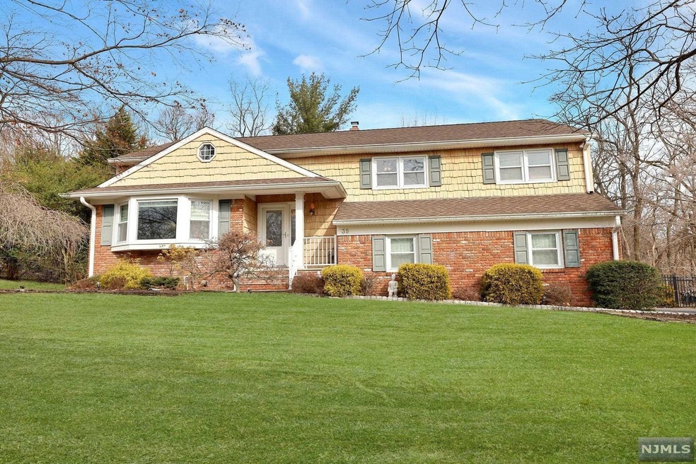 39 Walnut St W, Mahwah, NJ 07430 - photo 1