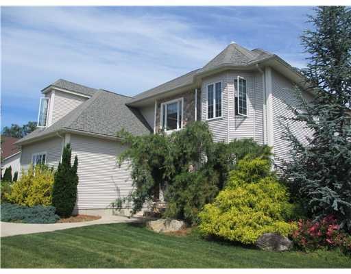 27 Lindsay Ln, Cranston, RI 02921 - photo 1