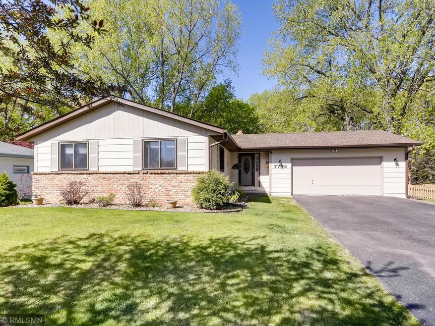 Welcome to this beautiful open floorplan walkout R