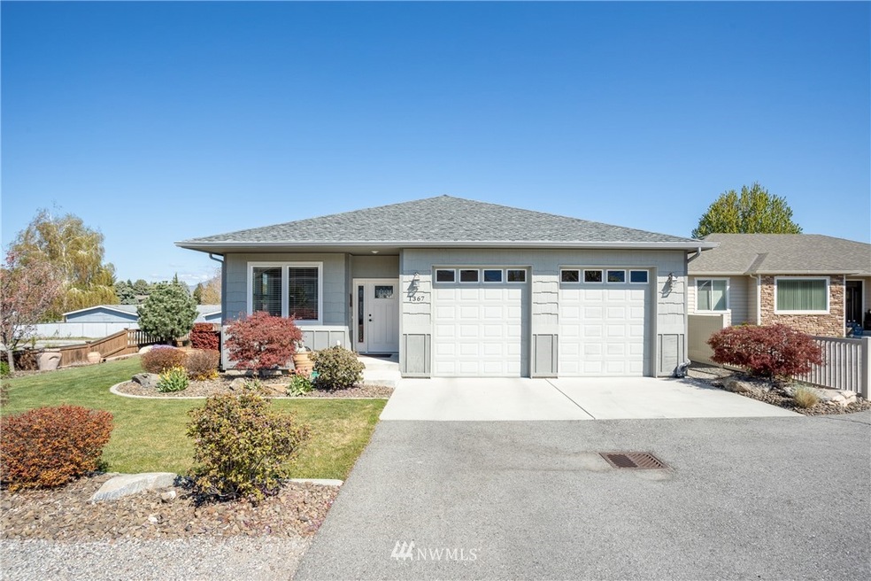 1367 Boulder Loop, East Wenatchee, WA 98802 - photo 1
