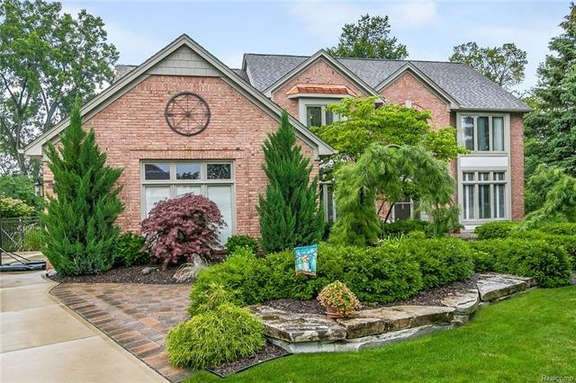 1331 Muirwood Ct, Rochester Hills, MI 48306 - photo 1