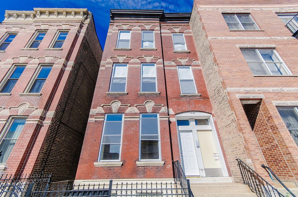 1838 W Augusta Blvd unit 3F, Chicago, IL 60622 - photo 1