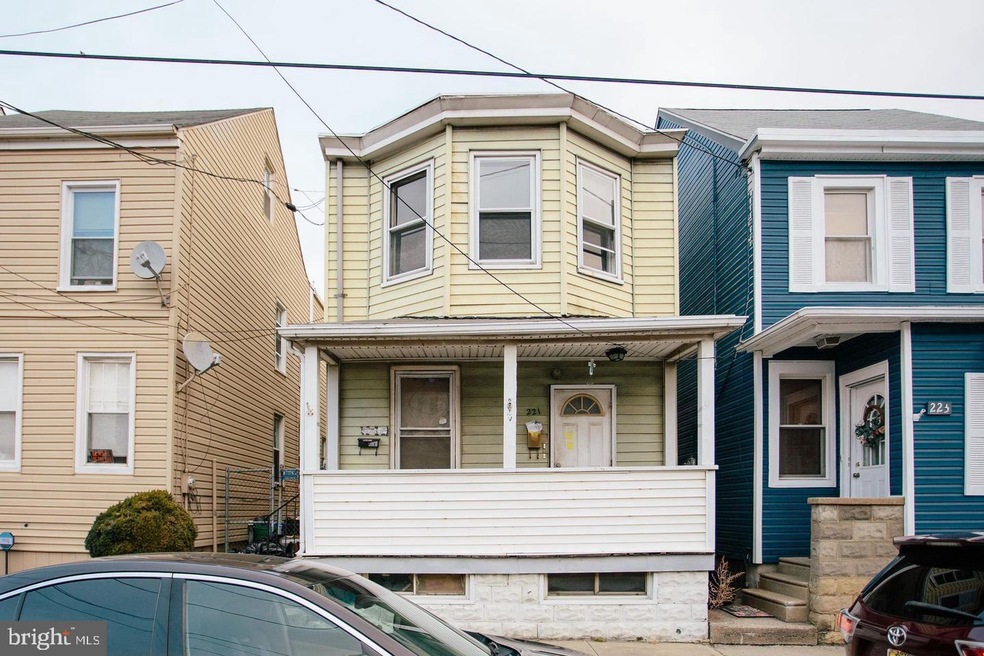 221 Warren St unit 1ST FLOOR, Gloucester City, NJ 08030 - photo 1