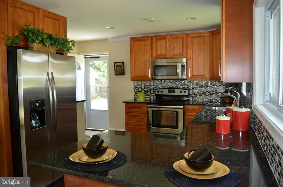 13116 Parkland Dr, Rockville, MD 20853 - photo 1