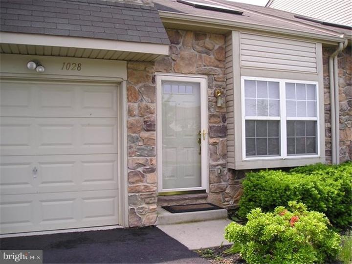 1028 Timberidge Ln unit 15, Allentown, PA 18106 - photo 1