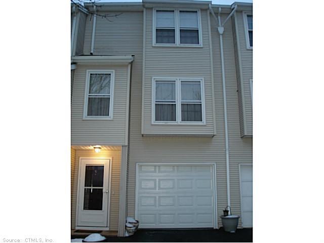 55 Deerwood Ln unit 9, Waterbury, CT 06704 - photo 1