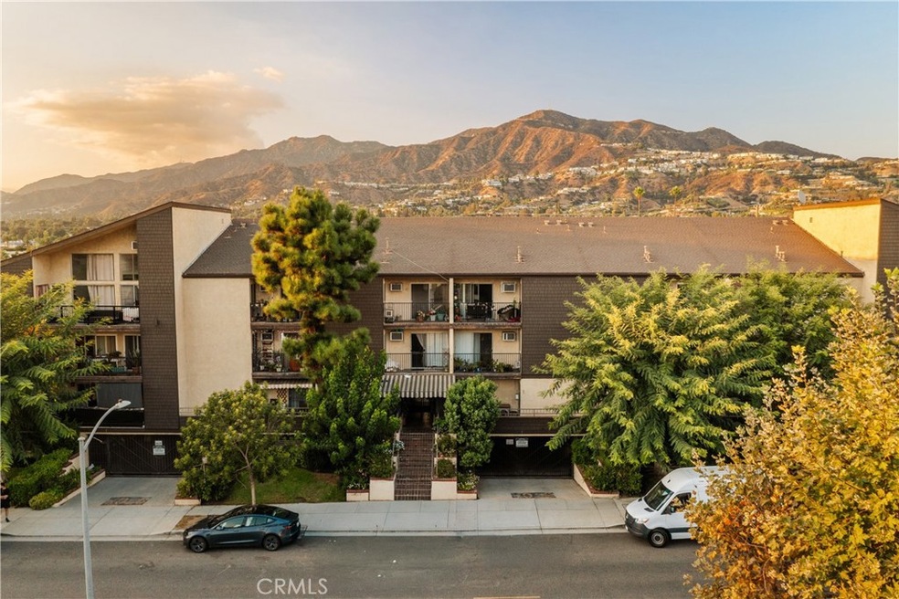 365 Burchett St unit 303, Glendale, CA 91203 - photo 1