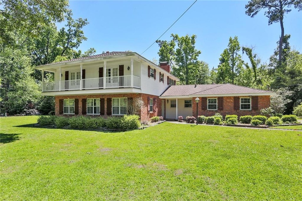 Large lot in Country Club 150x174.
