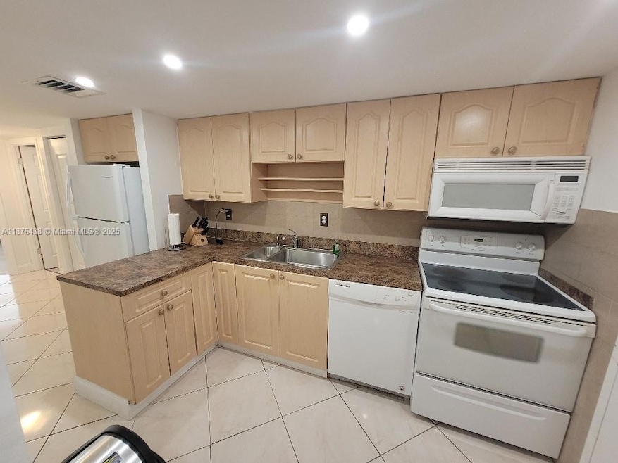 18081 Biscayne Blvd unit 1102, Aventura, FL 33160 - photo 1