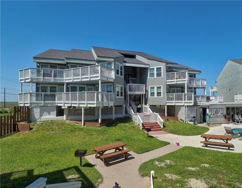 Courtyard area of Mustang Island Beach Club is enj