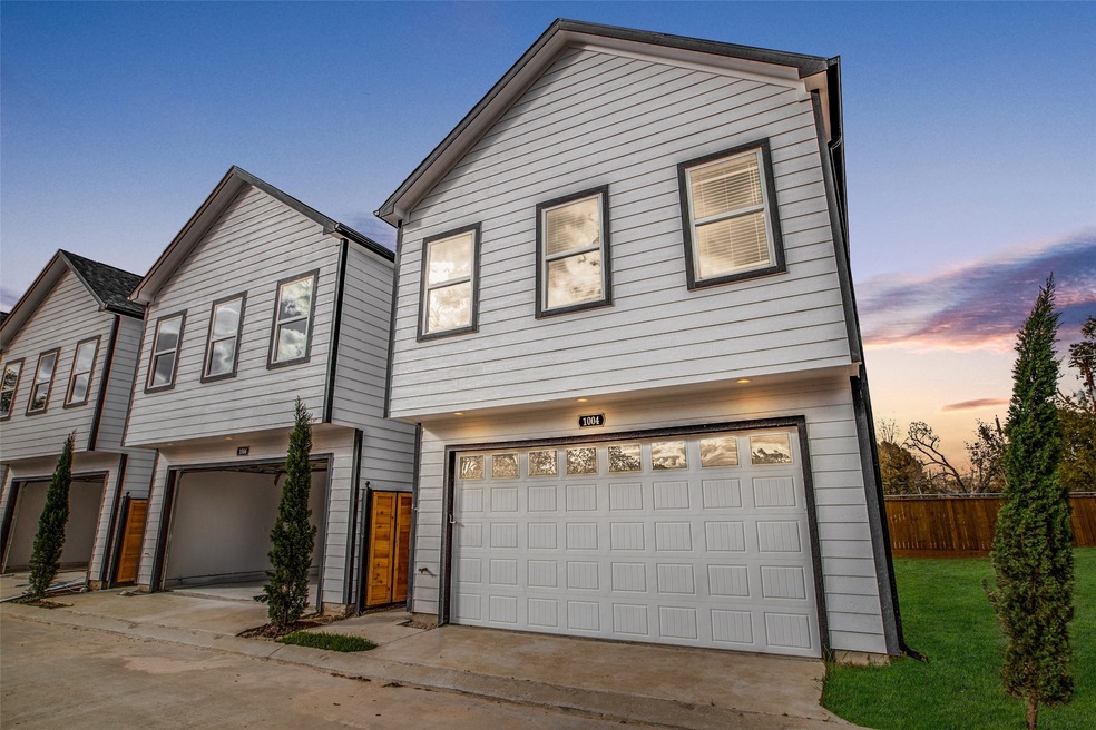 1022 Lonnie Ln, Houston, TX 77091 - photo 1