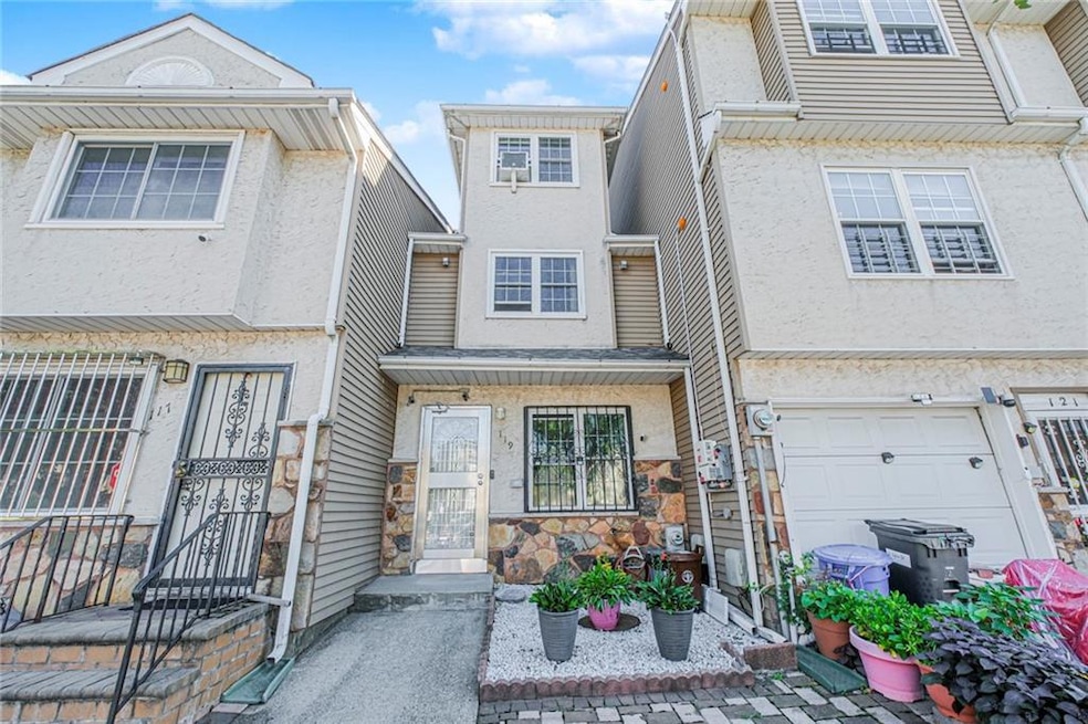119 Skyline Dr, Staten Island, NY 10304 - photo 1