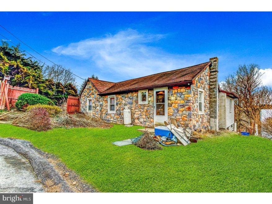 989 Fairview Ave, West Chester, PA 19380 - photo 1