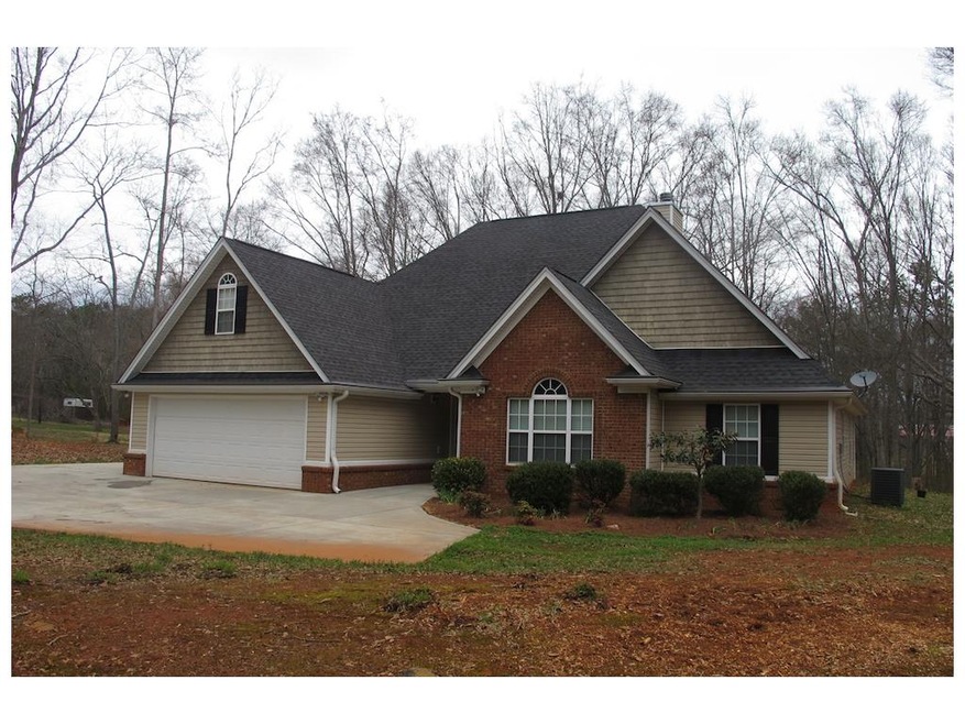 211 Wood St, Commerce, GA 30529 - photo 1