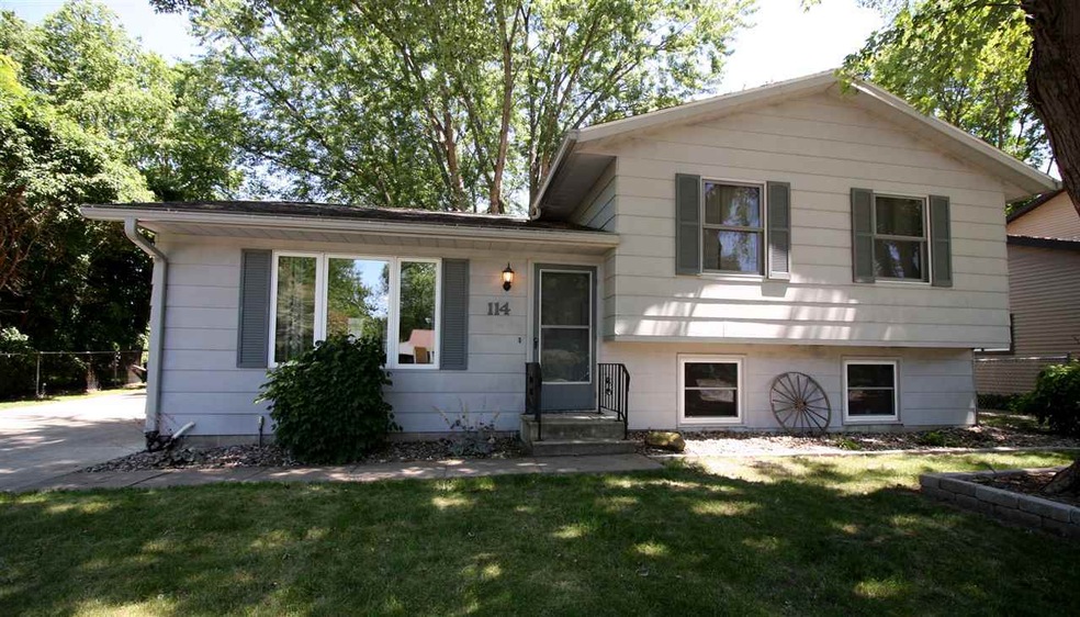 114 Barnett Dr, Cedar Falls, IA 50613 - photo 1