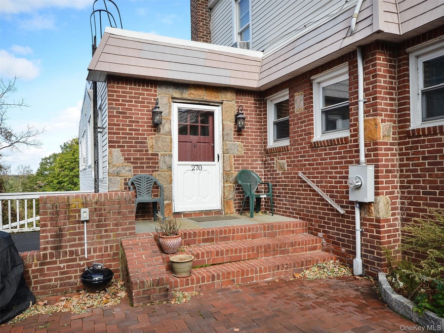 270 8th Ave unit 11, Sea Cliff, NY 11579 - photo 1