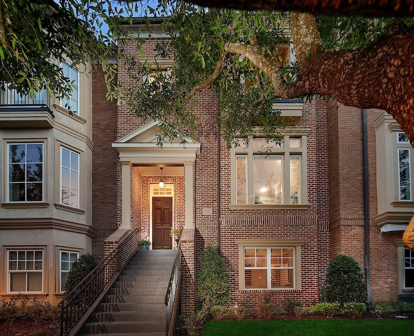 Rare opportunity for Brownstone in East Shore's Ga