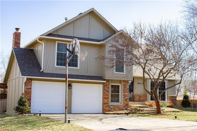 8657 Greenway Ln, Lenexa, KS 66215 - photo 1