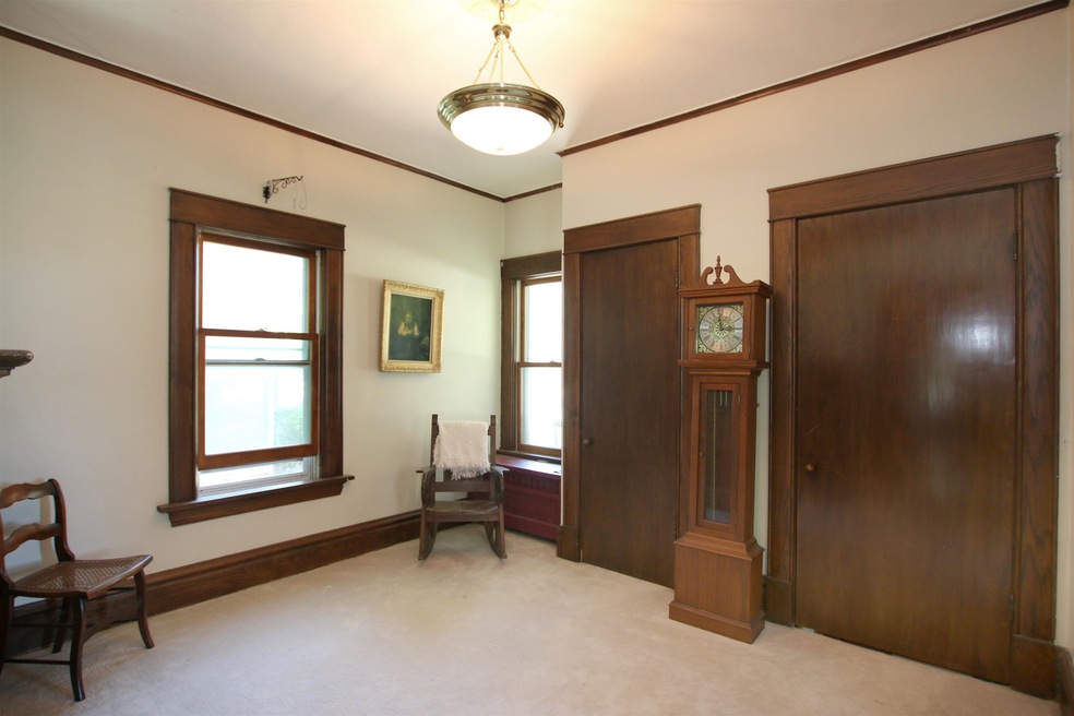 819 W New York Ave, Oshkosh, WI 54901 - photo 1