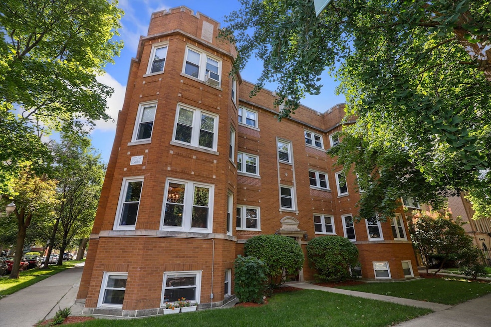 6157 N Richmond St unit 1N, Chicago, IL 60659 - photo 1