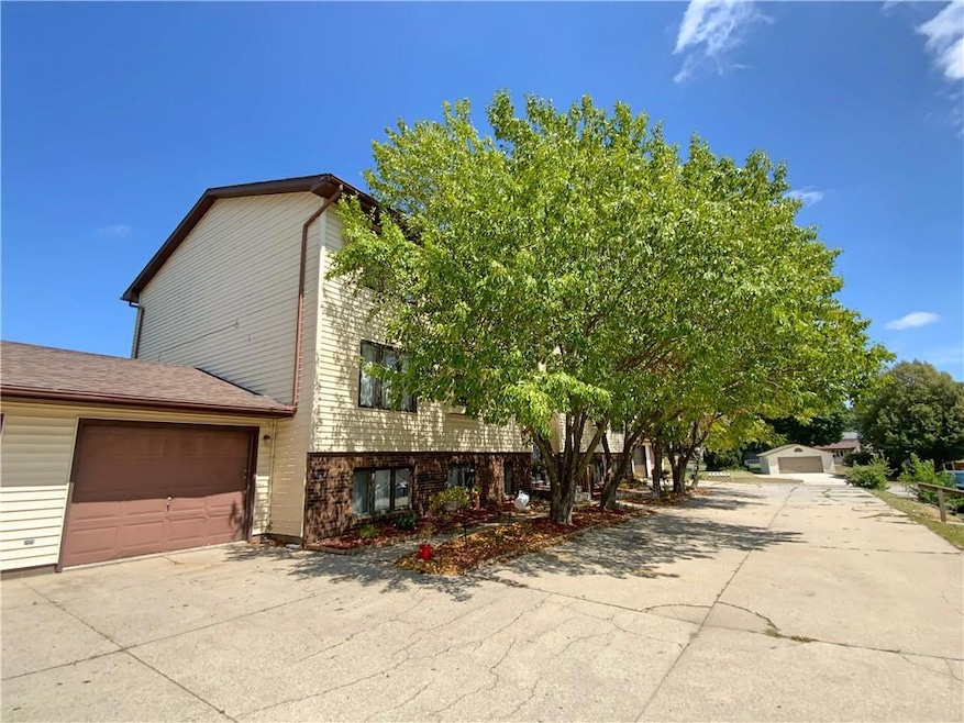 1401 W 16th St S unit 5, Newton, IA 50208 - photo 1