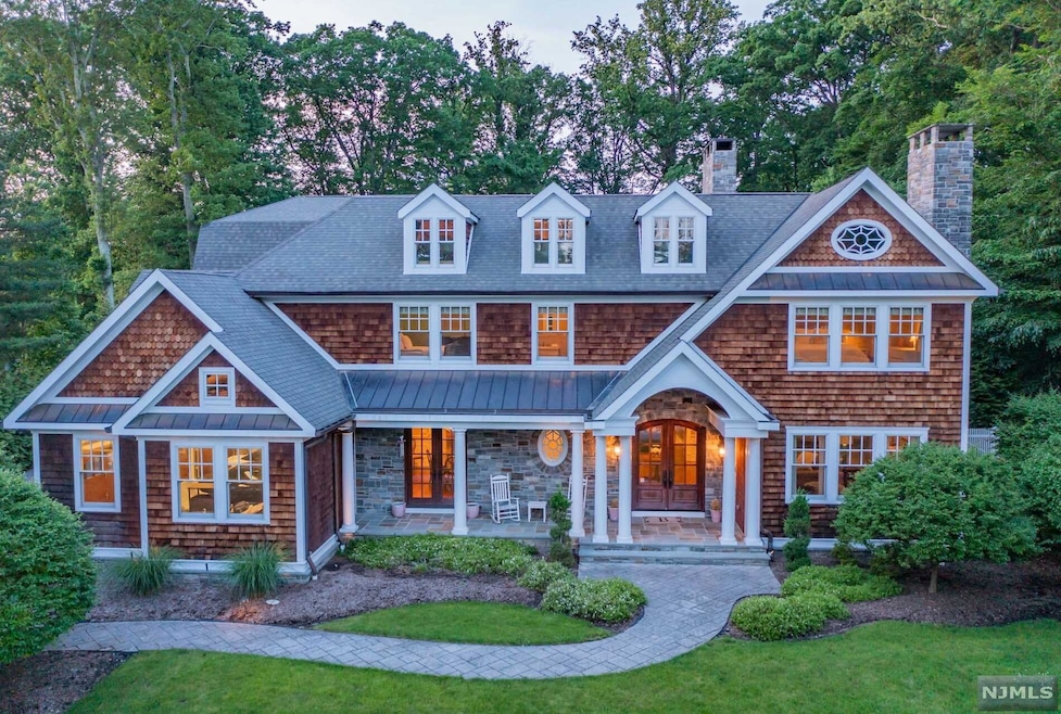 124 Fawnhill Rd, Upper Saddle River, NJ 07458 - photo 1