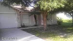 5615 Front of house