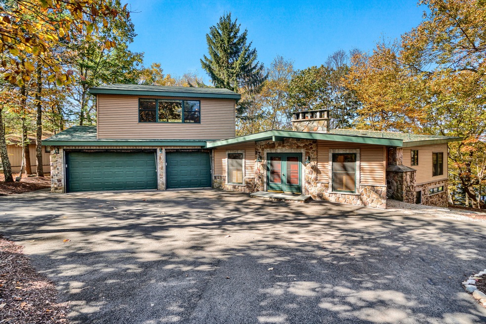 136 Broadmoor Dr, Hawley, PA 18428 - photo 1