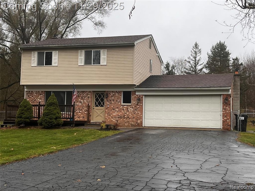 11048 Silver Dr, Whitmore Lake, MI 48189 - photo 1